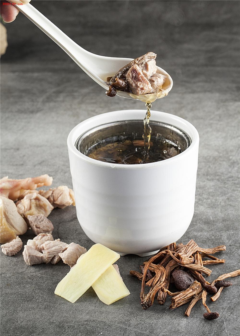 茶树菇土鸡汤